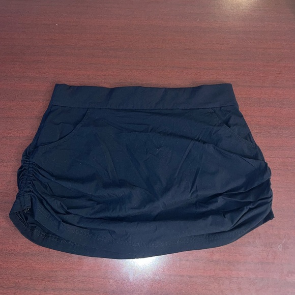 Columbia Dresses & Skirts - Columbia Black Skirt with scrunched sides